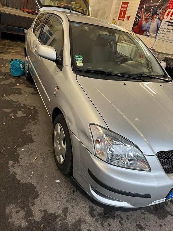 Gebraucht Toyota Corolla 82 PS (60 kW) 2002 Silber Limousine