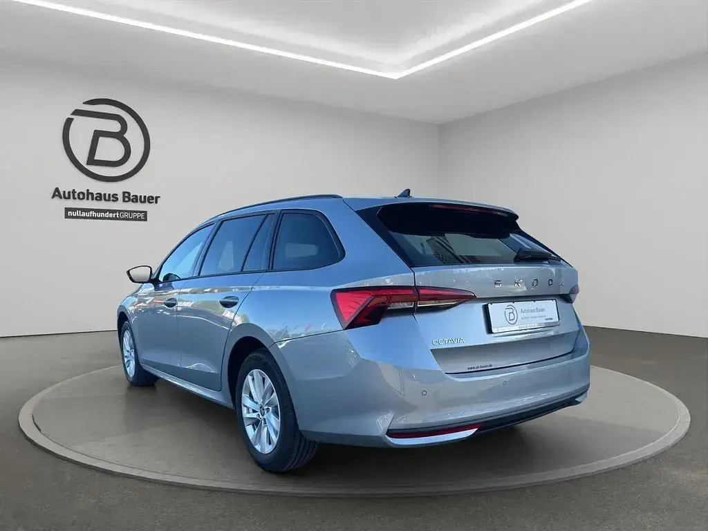 Neu Skoda Octavia Selection 150 PS (110 kW) 2026 Silber Limousine