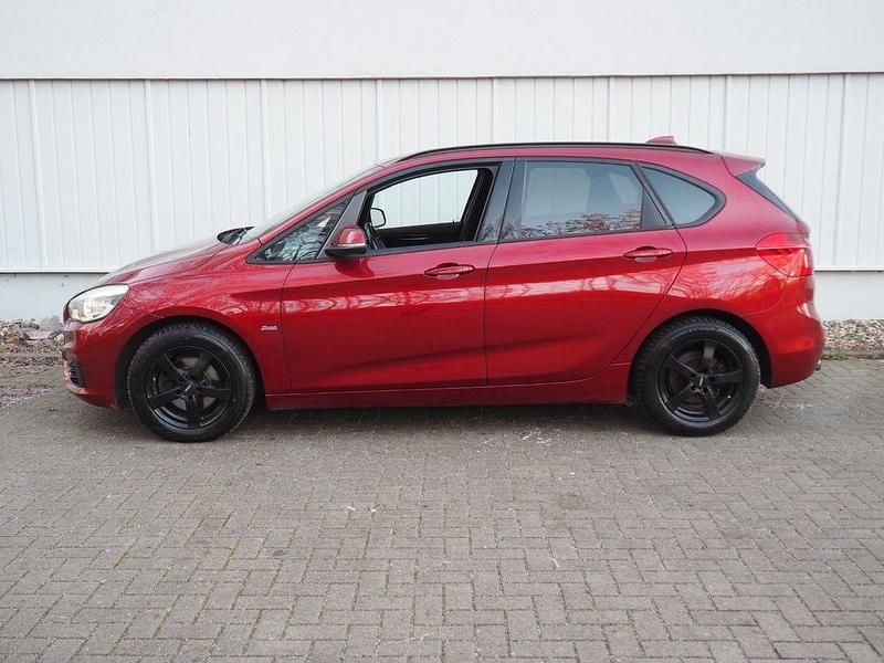 Gebraucht BMW 218 Sport Line 136 PS (100 kW) 2016 Rot Kombi