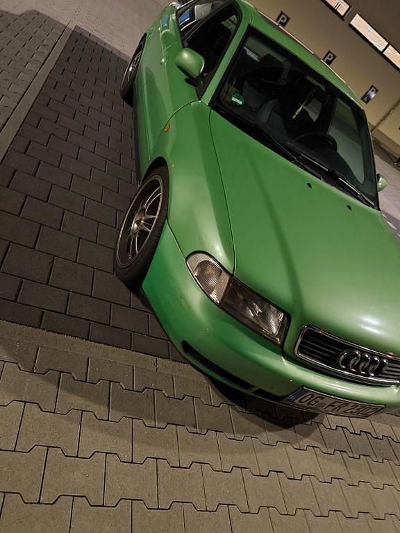 Grün Gebraucht 1998 Audi A4 Performance Limousine | 750 € (Superpreis) - Bild 1/4