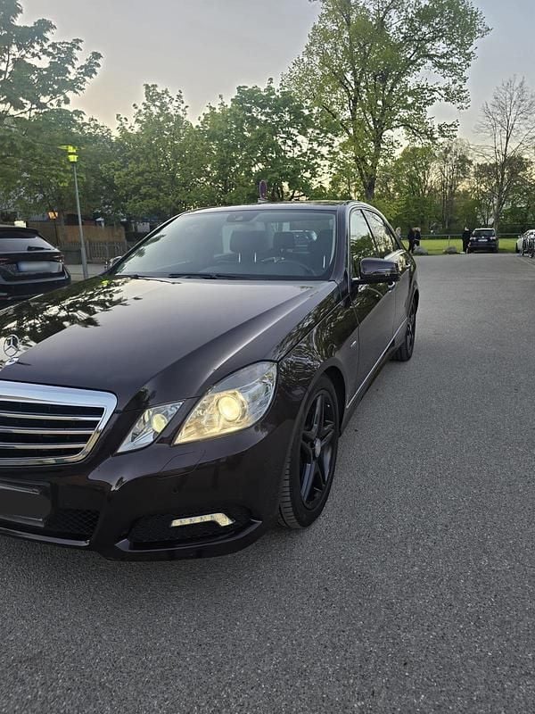Second-hand Mercedes E350 292 CP (214 kW) 2009 Maro Berlinǎ