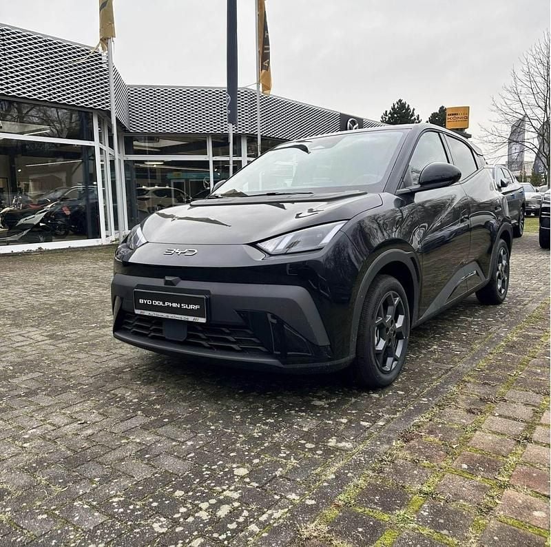 Schwarz Neu 2025 BYD Dolphin Surf Comfort Kleinwagen | 23.639 € (Fairer Preis) - Bild 1/4