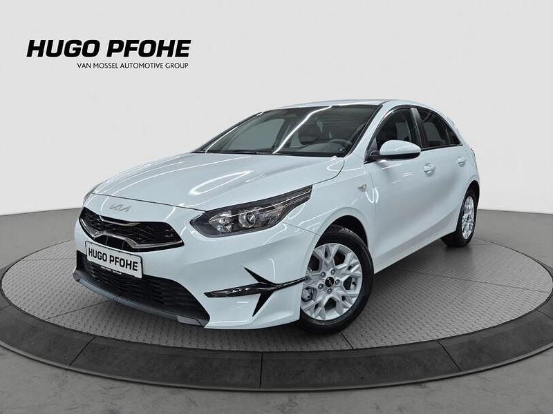 Carraraweiss uni Neu 2025 Kia Ceed Vision Limousine | 24.534 € (Etwas zu teuer) - Bild 1/4