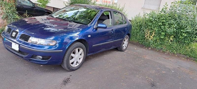 Blau Gebraucht 2002 Seat Leon Stella Limousine | 2.300 € (Teuer) - Bild 1/4