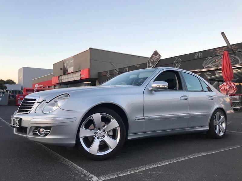 Silber Gebraucht 2007 Mercedes E200 Avantgarde Limousine | 11.011 € - Bild 1/4