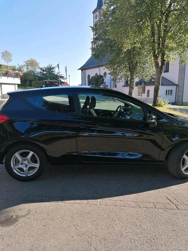 Gebraucht Ford Fiesta 70 PS (51 kW) 2017 Schwarz Limousine