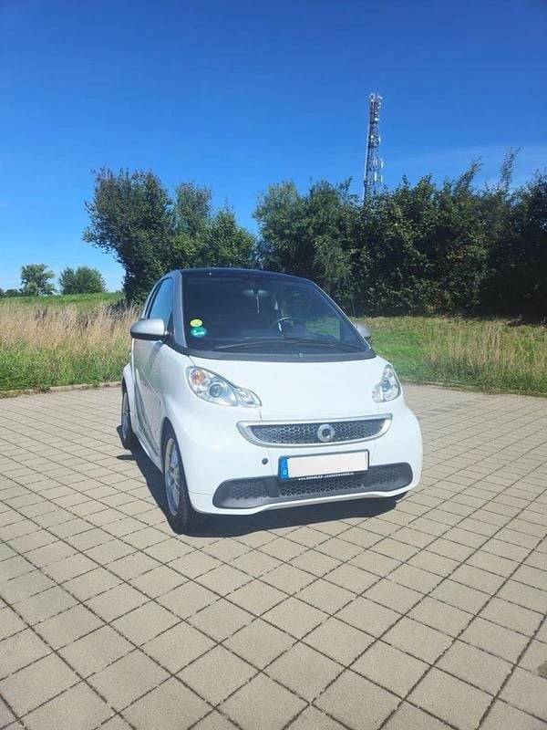 Weiß Gebraucht 2013 Smart ForTwo Coupé Passion Coupé | 5.300 € (Fairer Preis) - Bild 1/4