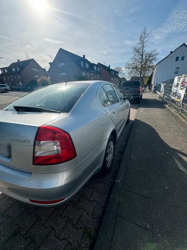 Gebraucht Skoda Octavia Ambiente 102 PS (75 kW) 2009 Silber Limousine