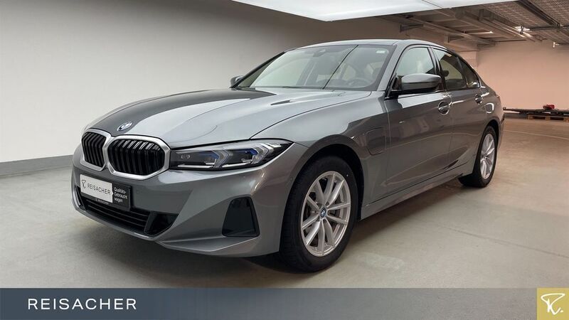 Grau Gebraucht 2023 BMW 330 Limousine | 35.349 € - Bild 1/4