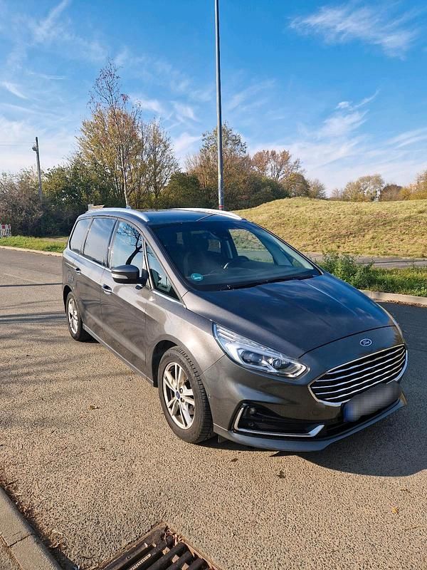 Grau Gebraucht 2020 Ford Galaxy Titanium Van / Kleinbus | 25.500 € (Fairer Preis) - Bild 1/4