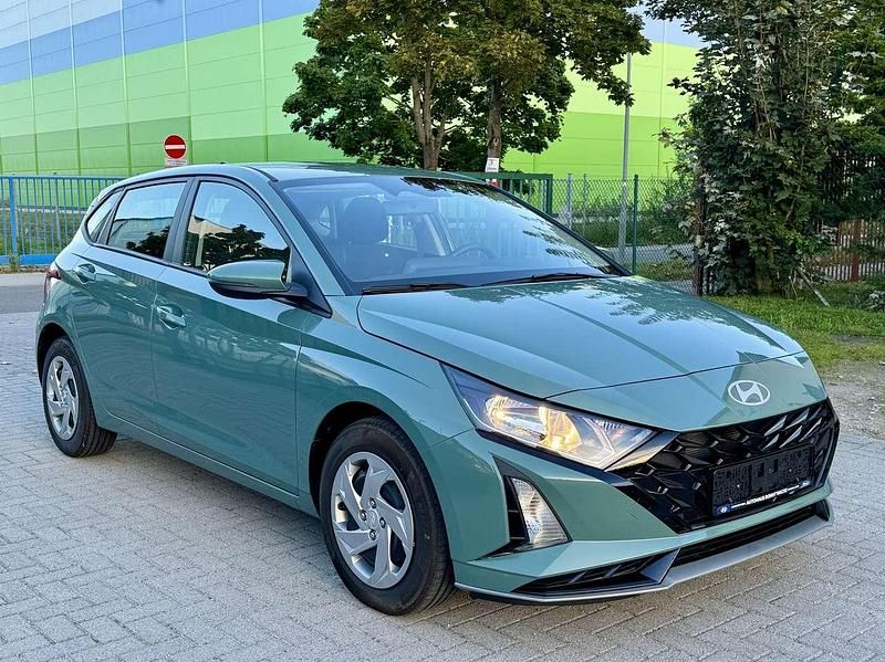 Mangrove green Gebraucht 2025 Hyundai i20 Limousine | 19.500 € (Superpreis) - Bild 1/4