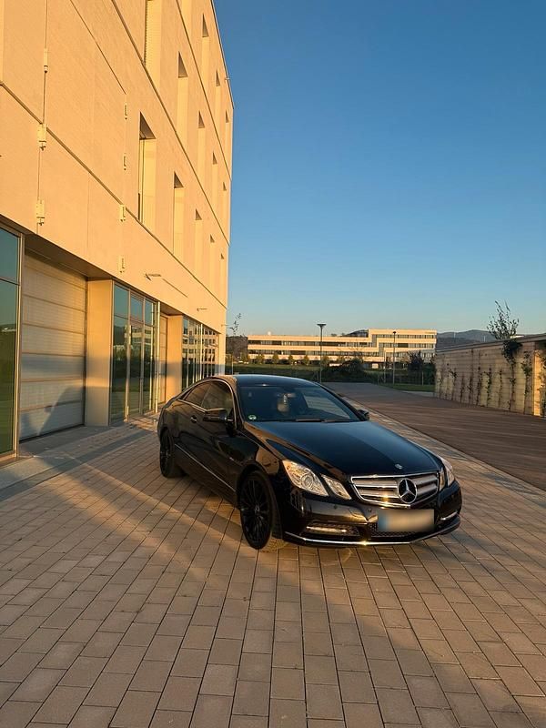 Second-hand Mercedes E250 204 CP (150 kW) 2011 Negru Coupe