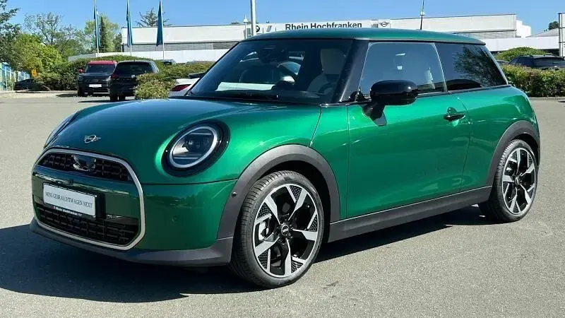 Gebraucht Mini Cooper Favoured 156 PS (114 kW) 2024 Grün Kleinwagen