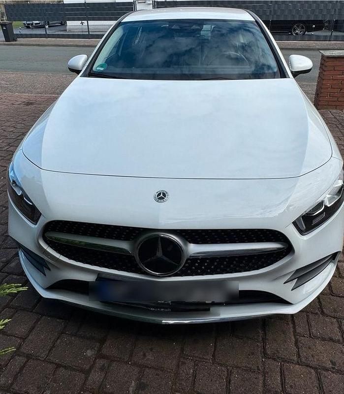 Weiß Gebraucht 2018 Mercedes A250 Limousine | 24.600 € (Fairer Preis) - Bild 1/4