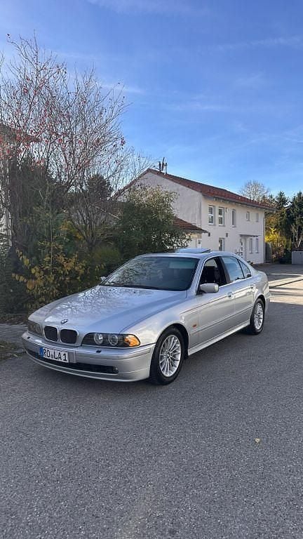 Silber Gebraucht 2001 BMW 530 Limousine | 2.500 € (Superpreis) - Bild 1/4