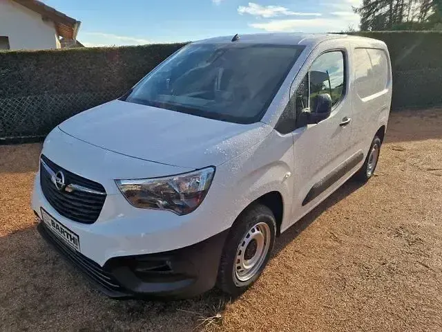 Second-hand Opel Combo 102 CP (75 kW) 2023 Alb Monovolum