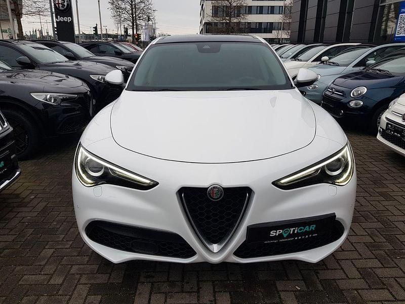 Weiß Gebraucht 2019 Alfa Romeo Stelvio Super SUV | 27.999 € (Teuer) - Bild 1/4