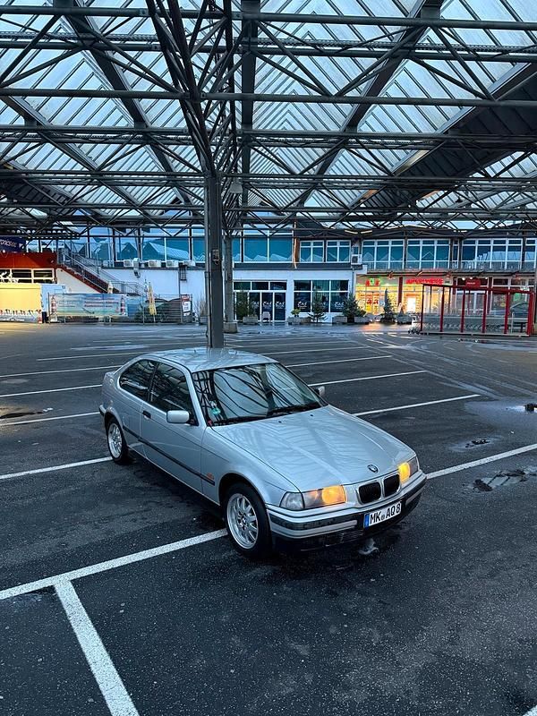 Grau Gebraucht 1999 BMW 316 Sport Line Coupé | 1.500 € (Guter Preis) - Bild 1/4