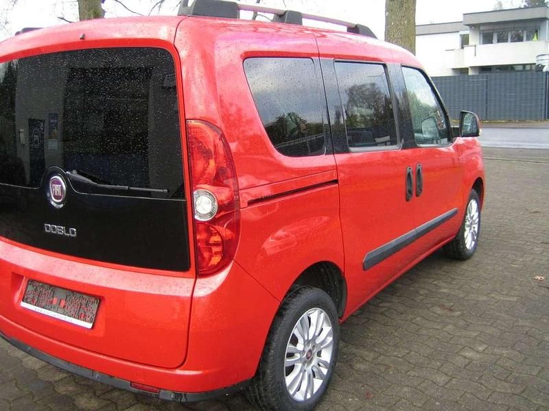 Gebraucht Fiat Doblò 95 PS (69 kW) 2015 Colore esterno (passione rot) Van / Kleinbus
