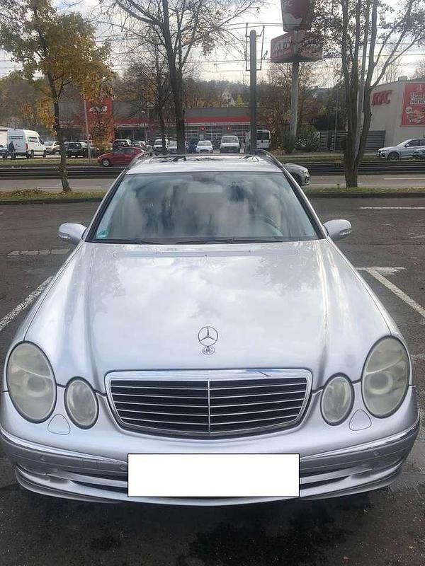 Silber Gebraucht 2004 Mercedes E280 Avantgarde Kombi | 2.000 € (Fairer Preis) - Bild 1/4