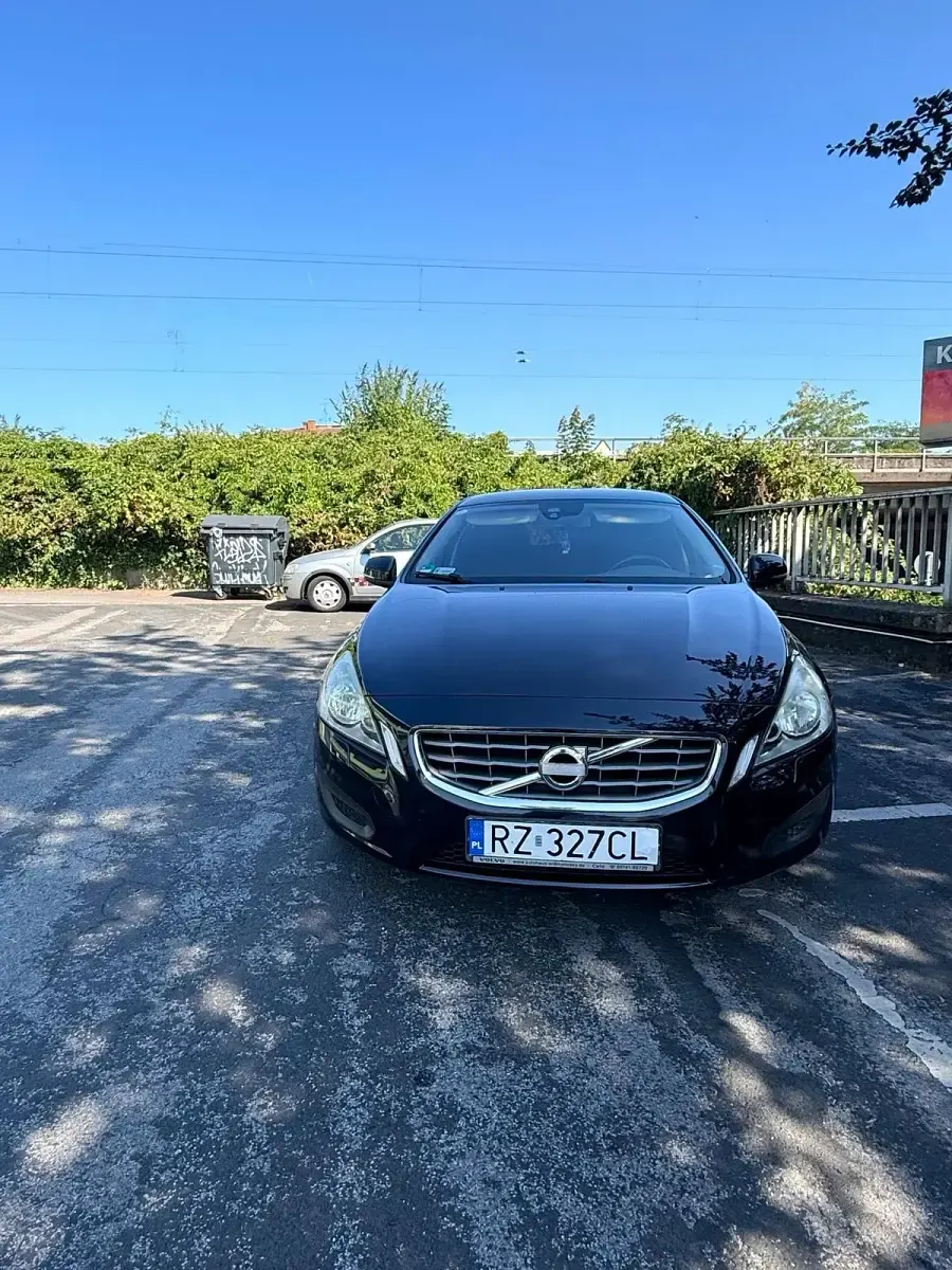 Gebraucht Volvo V60 163 PS (119 kW) 2011 Schwarz Kombi