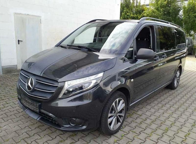 Grau Gebraucht 2021 Mercedes Vito Sportline Van / Kleinbus | 37.900 € (Teuer) - Bild 1/4
