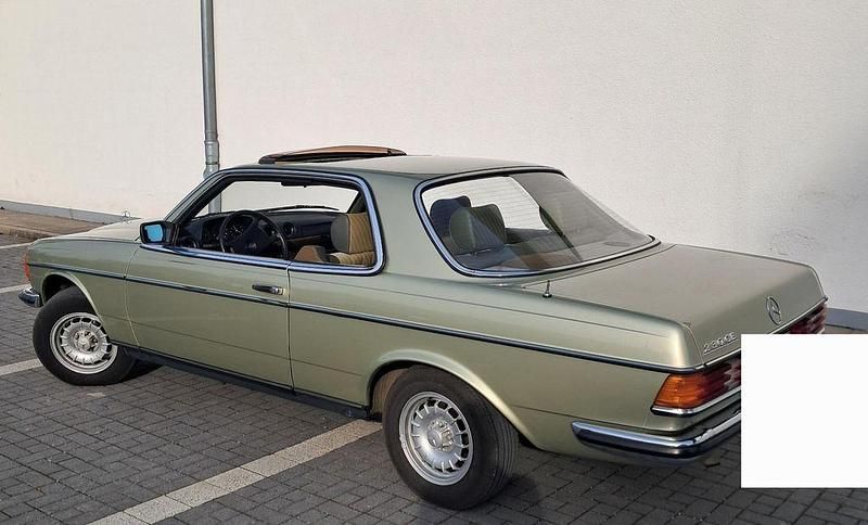 Gebraucht Mercedes 230 136 PS (100 kW) 1982 Grün Coupé