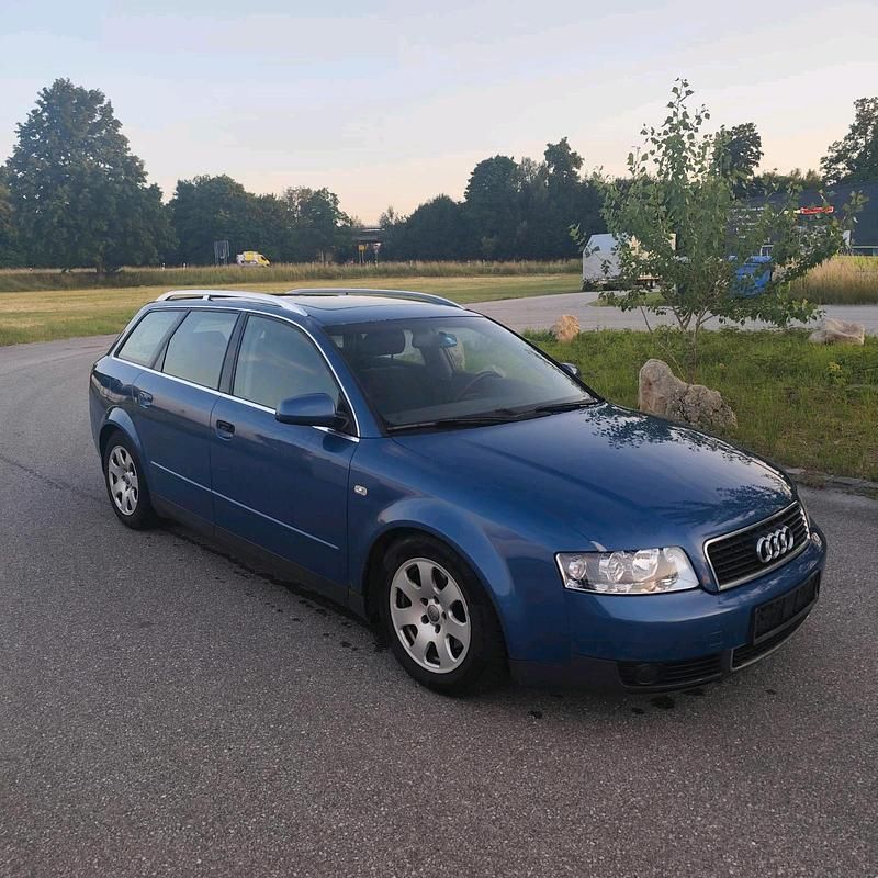 Blau Gebraucht 2002 Audi A4 Kombi | 1.899 € (Etwas zu teuer) - Bild 1/4