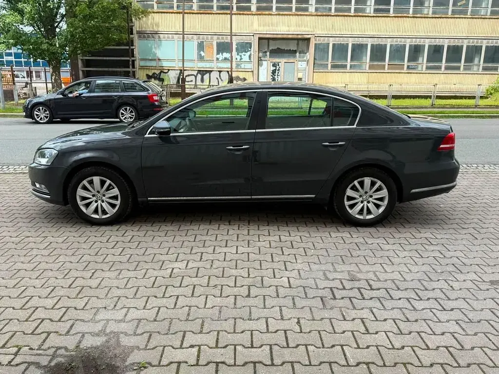 Gebraucht VW Passat Comfortline 122 PS (89 kW) 2012 Grau Limousine