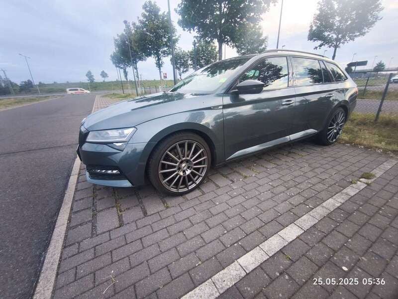 Grau Gebraucht 2019 Skoda Superb SportLine Kombi | 22.900 € (Guter Preis) - Bild 1/4