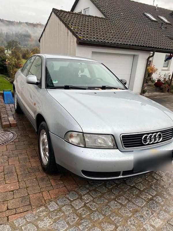 Grau Gebraucht 1998 Audi A4 Limousine | 2.100 € (Fairer Preis) - Bild 1/4