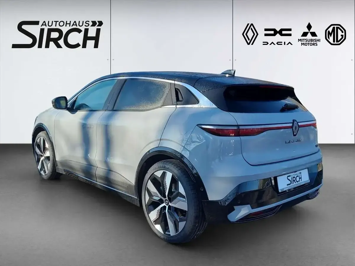 Używany Renault Megane E-Tech Komfort 160 kW (218 KM) 2025 Szary Sedan/Limuzyna