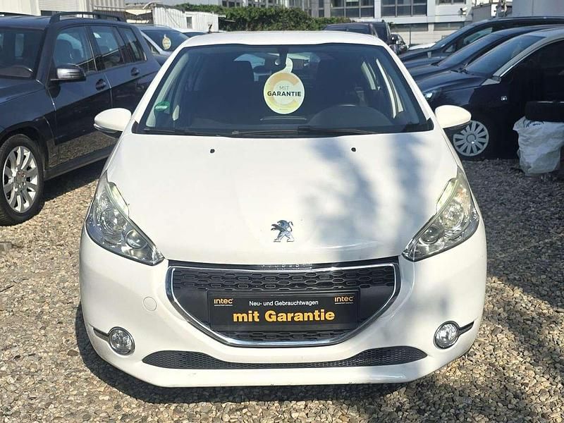 Weiß Gebraucht 2012 Peugeot 208 Active Kleinwagen | 4.200 € (Fairer Preis) - Bild 1/4