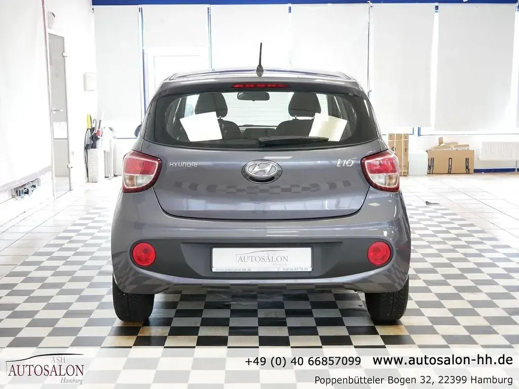 Gebraucht Hyundai i10 Classic 67 PS (49 kW) 2017 Star dust / met Kleinwagen