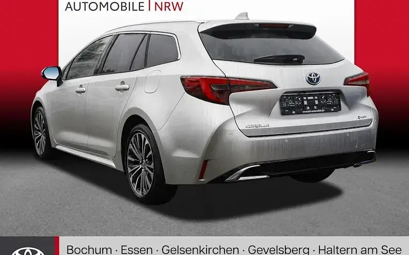 Neu Toyota Corolla 178 PS (130 kW) 2025 Karminarot Kombi