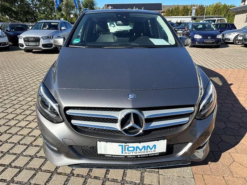Gebraucht Mercedes B200 136 PS (100 kW) 2016 Grau Van / Kleinbus