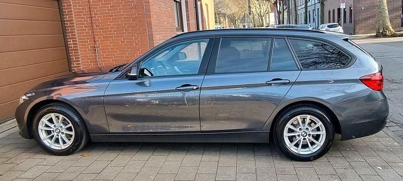 Gebraucht BMW 320 Advantage 184 PS (135 kW) 2019 Grau Kombi