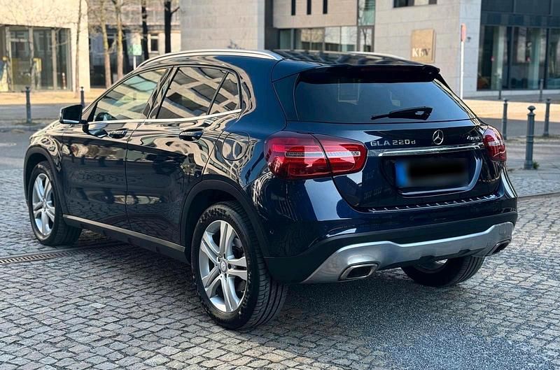 Gebraucht Mercedes GLA220 177 PS (130 kW) 2017 Blau SUV
