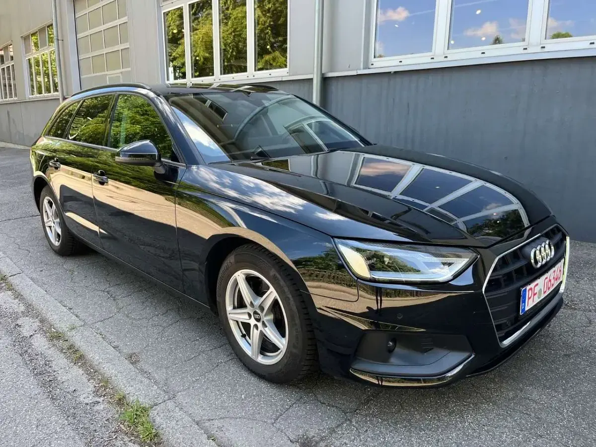 Gebraucht Audi A4 Sport 163 PS (119 kW) 2023 Mythosschwarz Kombi