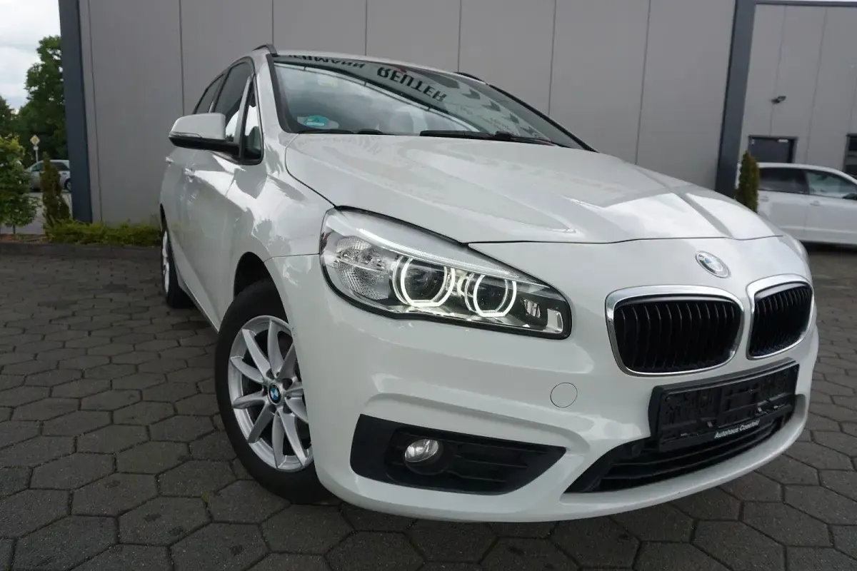 Gebraucht BMW 218 Advantage 150 PS (110 kW) 2018 Weiß Kombi
