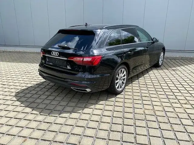 Gebraucht Audi A4 Business 150 PS (110 kW) 2022 Mythosschwarz metallic Kombi