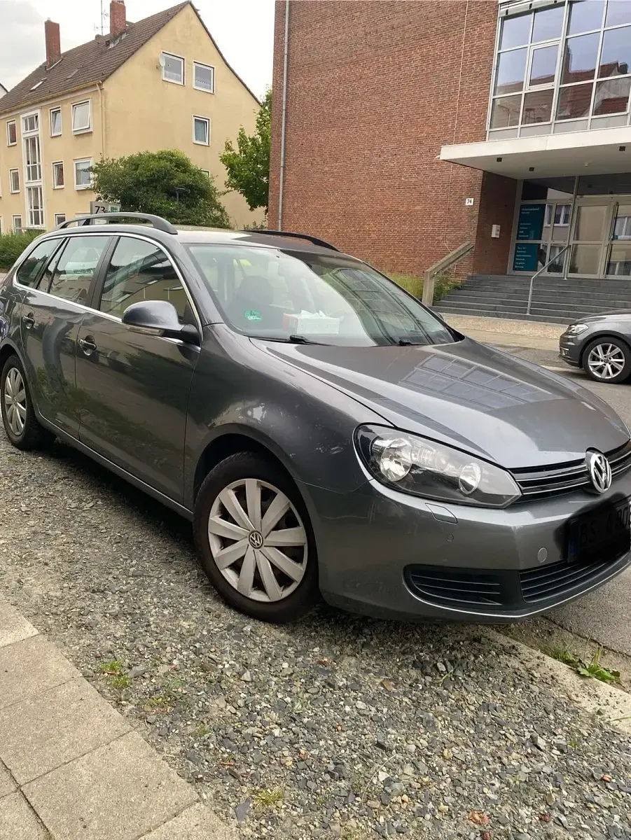 Gebraucht VW Golf VI 105 PS (77 kW) 2011 Grau Kleinwagen