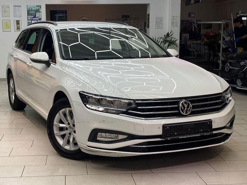 Pure white Gebraucht 2020 VW Passat Business Kombi | 19.900 € (Fairer Preis) - Bild 1/4