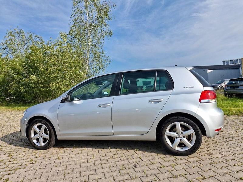 Gebraucht VW Golf VI Team 140 PS (102 kW) 2010 Grau Kleinwagen