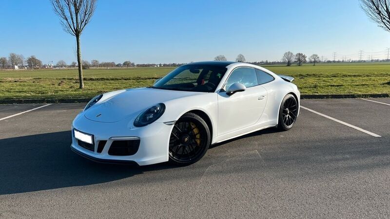 Weiß Gebraucht 2017 Porsche 911 Carrera 4 GTS Coupé | 114.500 € (Fairer Preis) - Bild 1/4