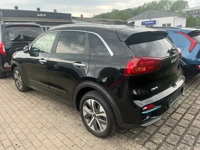 Gebraucht Kia e-Niro 150 kW (204 PS) 2022 Auroraschwarz met SUV