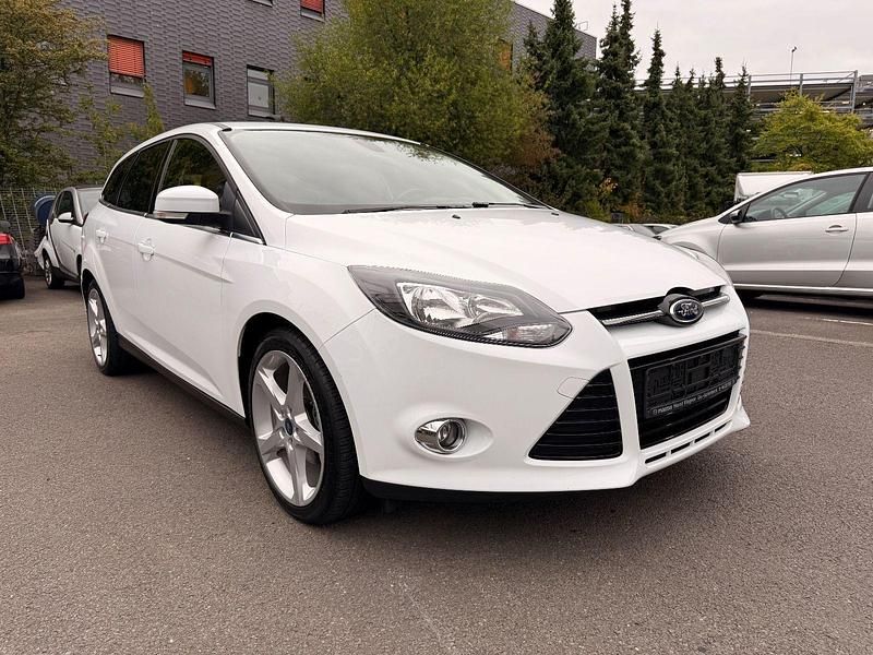 Weiß Gebraucht 2014 Ford Focus Titanium Kombi | 5.000 € (Guter Preis) - Bild 1/4
