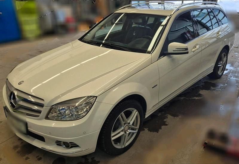 Gebraucht Mercedes 180 156 PS (114 kW) 2010 Weiß Limousine