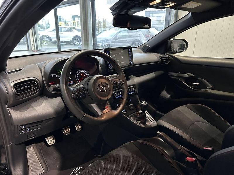 Gebraucht Toyota Yaris 261 PS (191 kW) 2023 Schwarz precious black (metallic) Kleinwagen