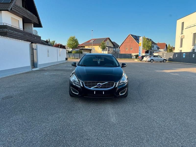 Schwarz Gebraucht 2011 Volvo V60 Kombi | 5.600 € - Bild 1/4
